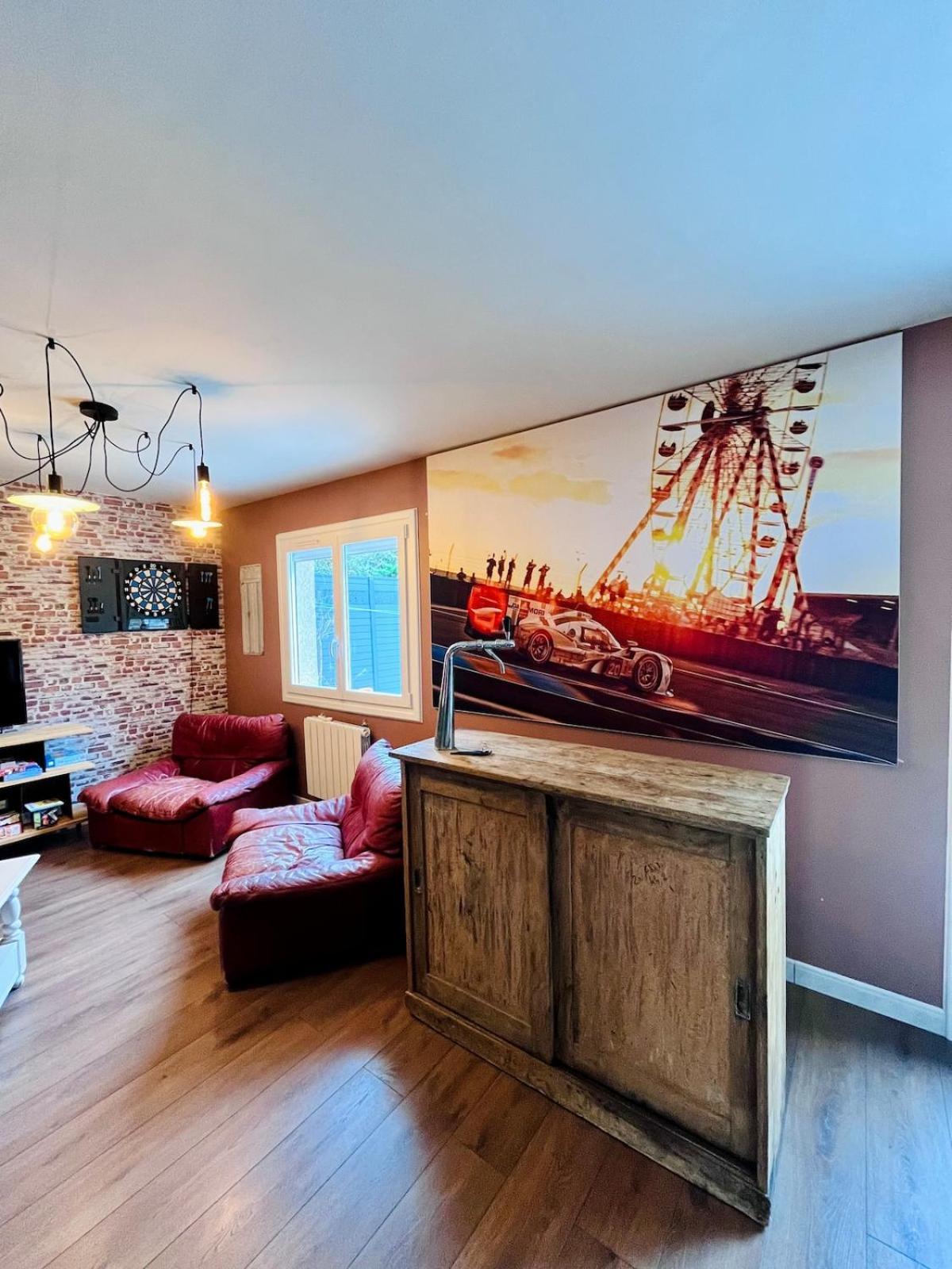 Man Cave Villa เลอม็องส์ ภายนอก รูปภาพ