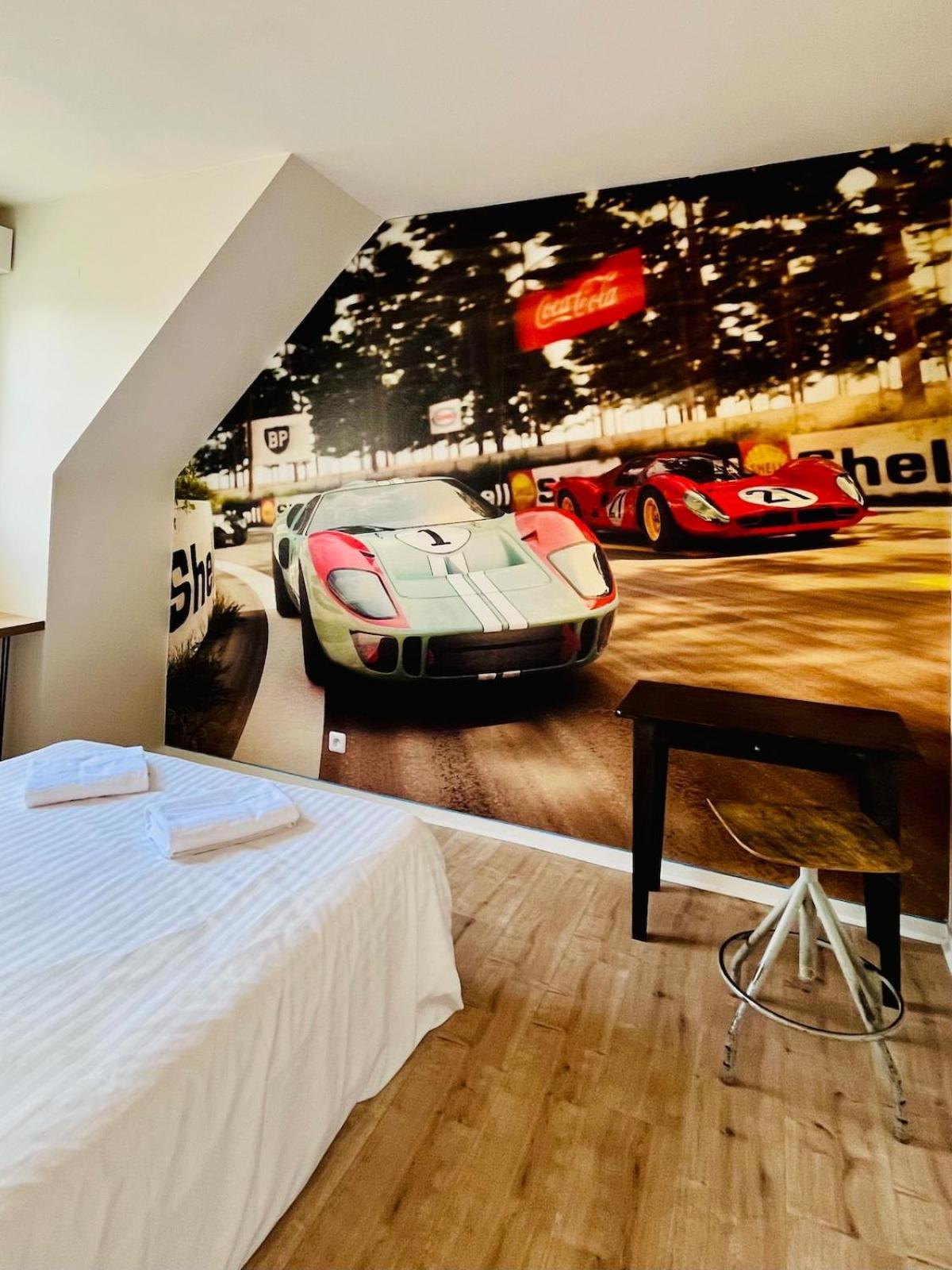 Man Cave Villa เลอม็องส์ ภายนอก รูปภาพ