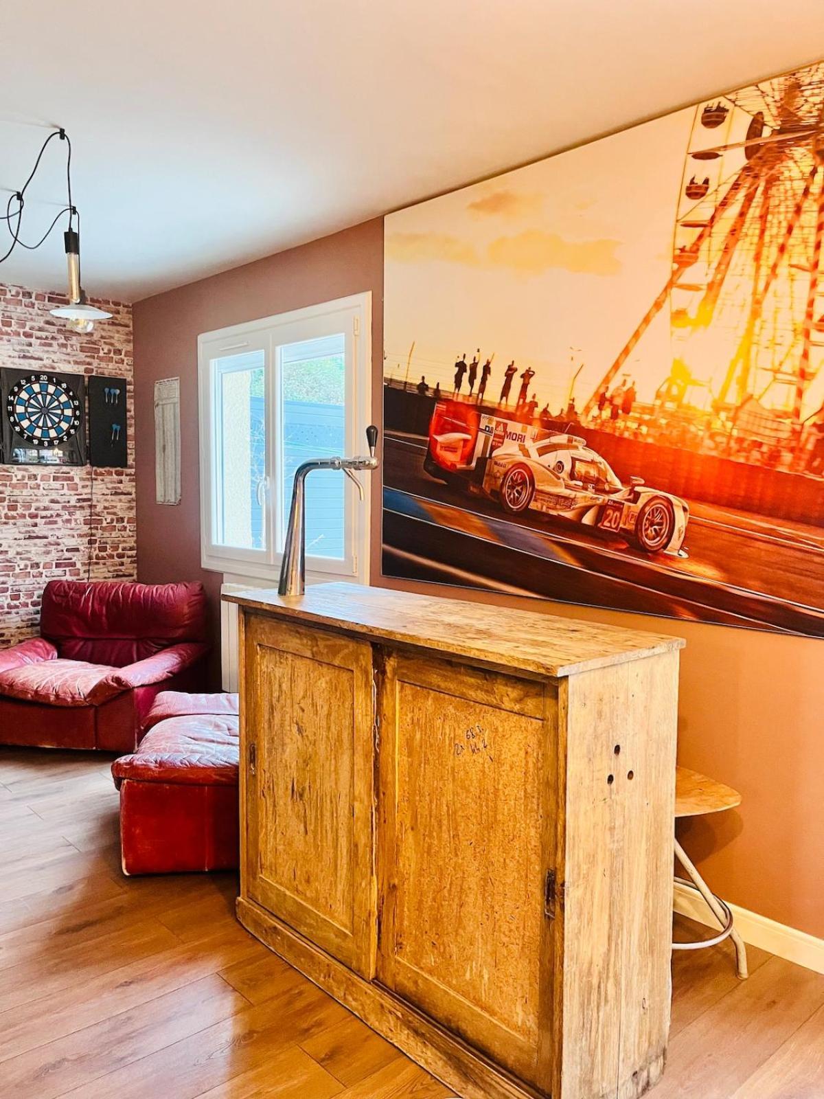 Man Cave Villa เลอม็องส์ ภายนอก รูปภาพ